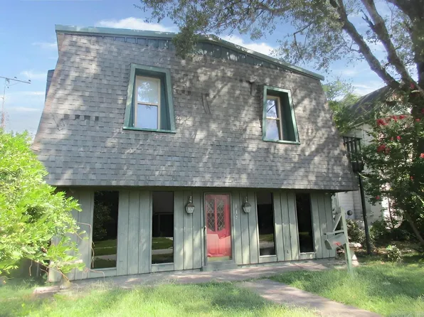 107 E 10th St, Stuttgart, AR 72160