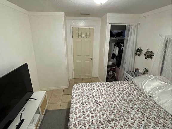 2nd image of 3123 W Paxton Ave