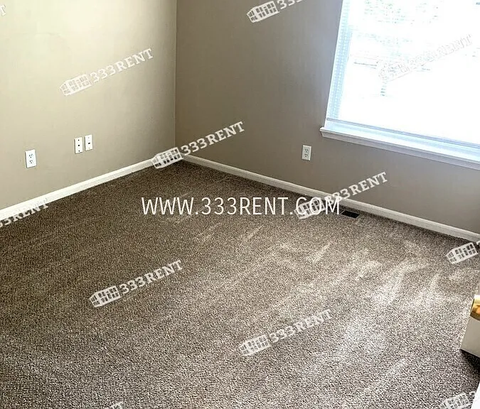 404 Freeman Ave — Photo 13