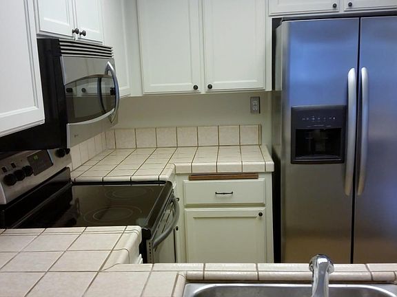 5th image of 924 La Barbera Dr #11