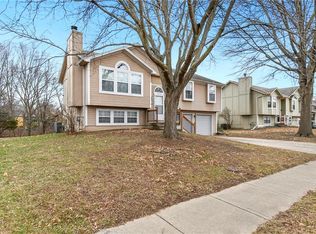 505 SE Onyx Dr, Lees Summit, MO 64063