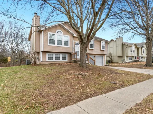 505 SE Onyx Dr, Lees Summit, MO 64063