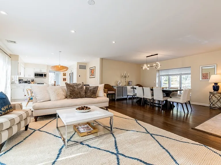 26 Long Springs Rd — Photo 4