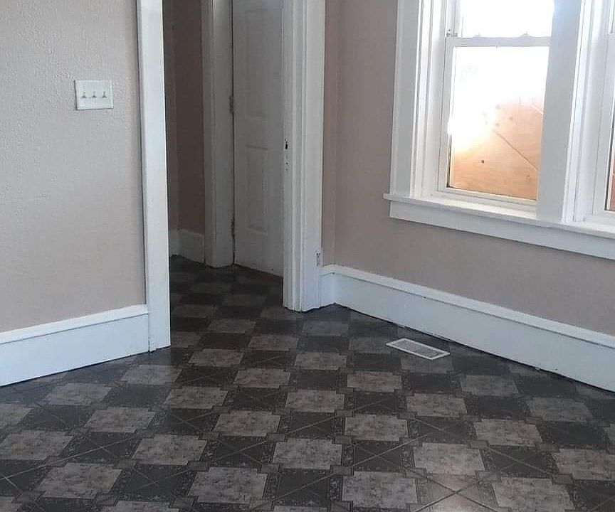 1st image of 846 Lenox Ave #1