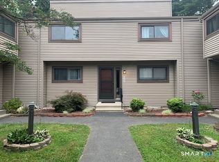 16 Greenbriar Dr APT E, Farmington, CT 06032