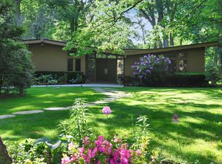 36 Wood Rd, Sands Pt, NY 11050