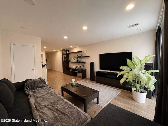 4th image of 915 W Fingerboard Rd