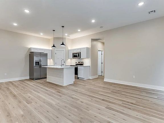 5th image of 17018 W Lawson St