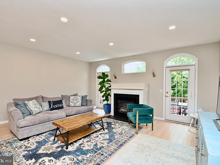 6915 Rolling Creek Way — Photo 3