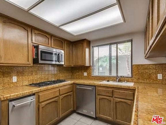 4th image of 212 N Valley St Unit 3