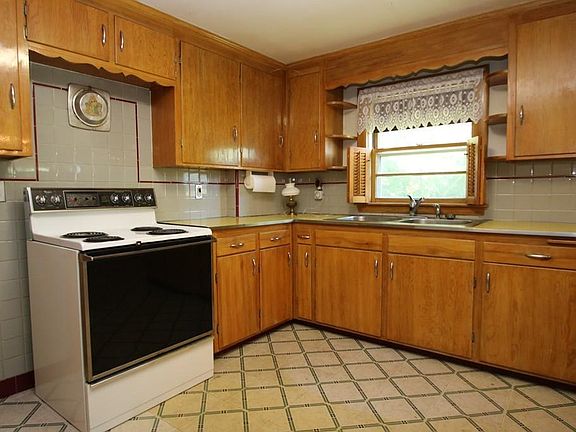 5th image of 222 Walnut St
