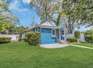 71 Paprocki Ave, West Islip, NY 11795
