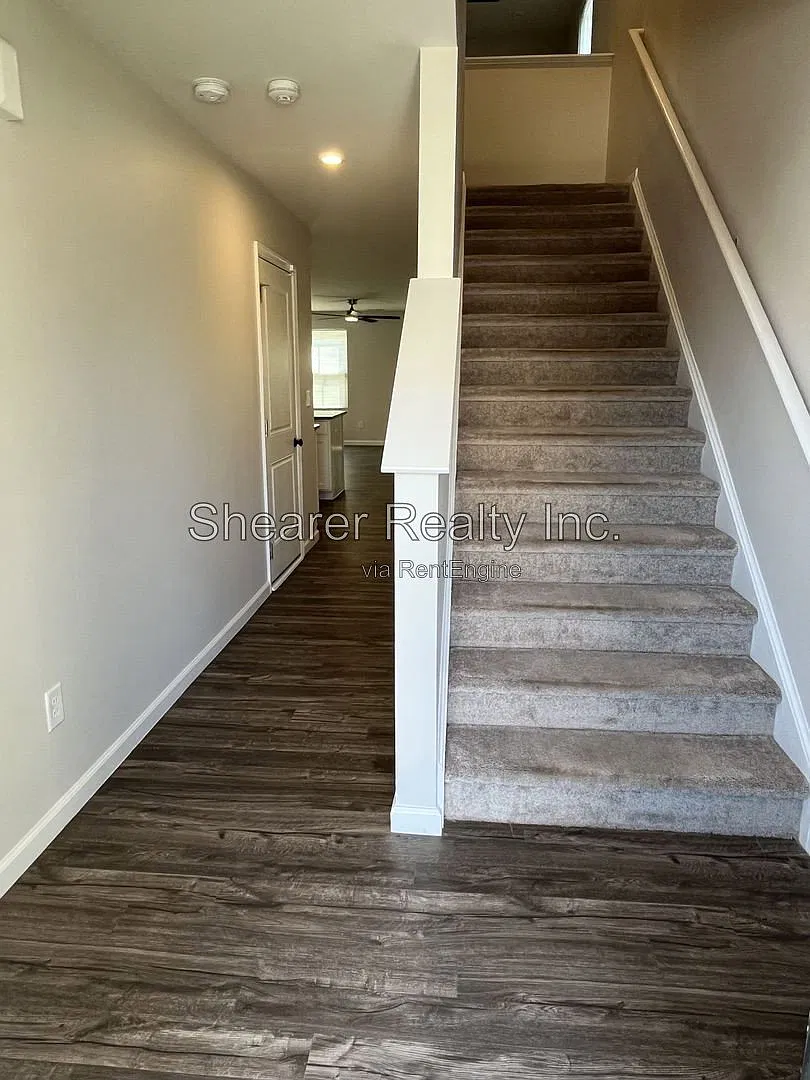 4 bed, 2.5 bath, 2134 sqft, $2,500 — Photo 3