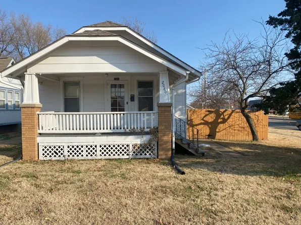 2080 SW Washburn Ave, Topeka, KS 66604