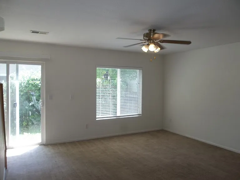 3414 Warren Farm Dr — Photo 3