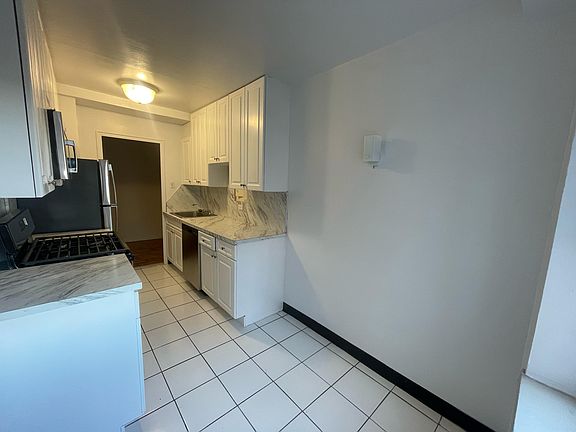 3rd image of 69-01 197th St #9C