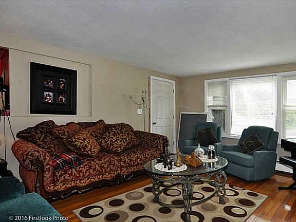 5th image of 11 Parkside Dr
