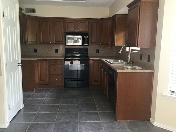 4th image of 2715 Capistrano Ct S