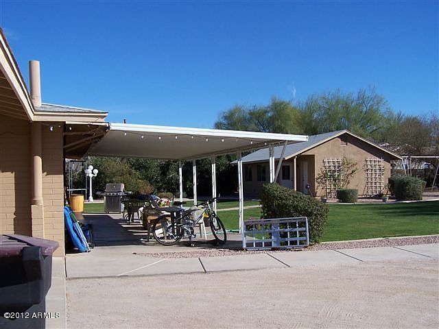 2nd image of 1011 W Elliot Rd