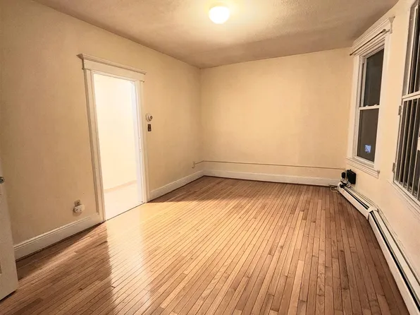 122 Jewett Avenue image 3 of 16