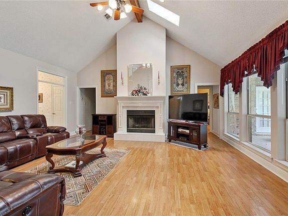3rd image of 111 Glendale Heights Dr