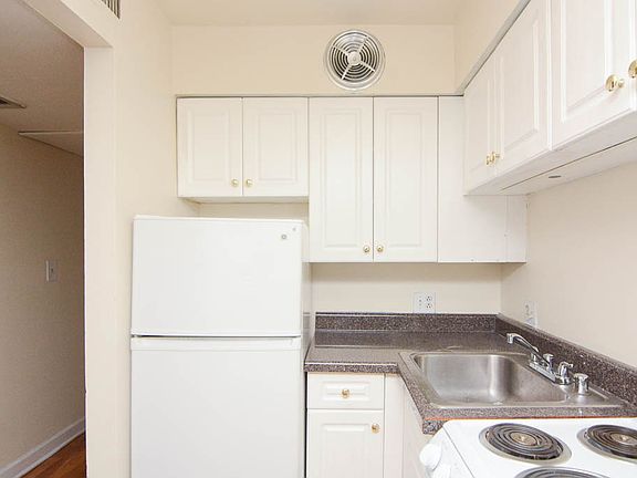 3rd image of 1220 N La Salle Dr APT 2G
