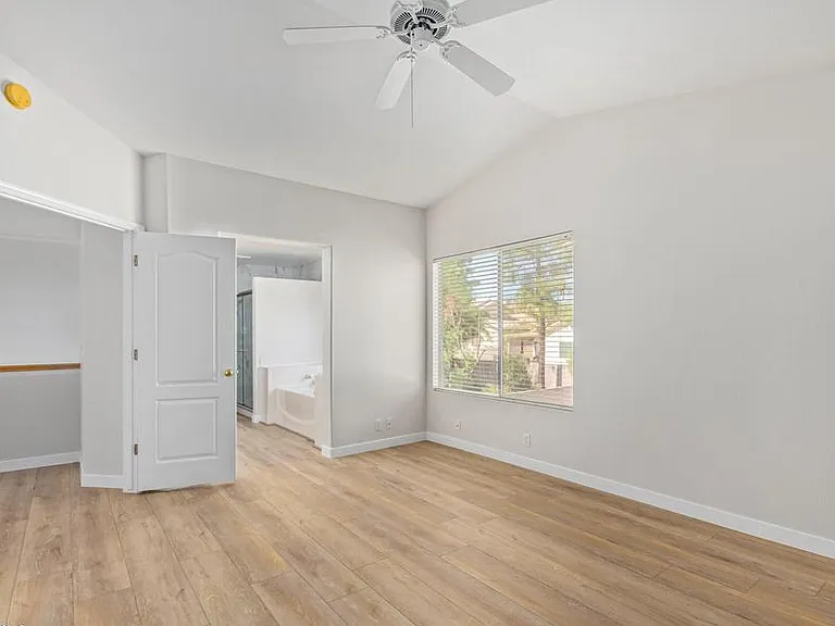 1338 E Grovers Ave — Photo 24