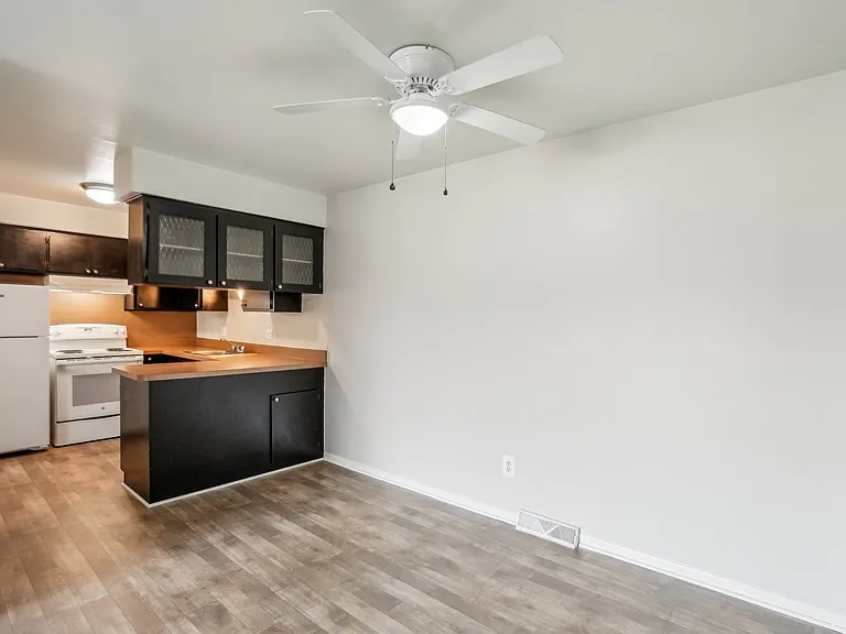 Rivercrest Apartments — Photo 44