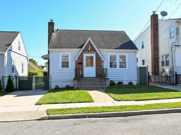 1087 Esther Street, Franklin Square, NY 11010