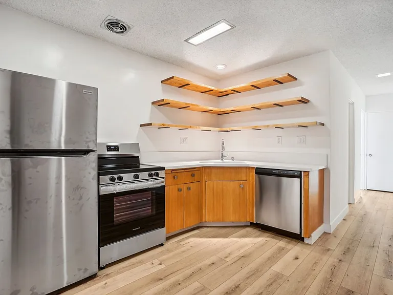 9000 Clifton Way — Photo 6