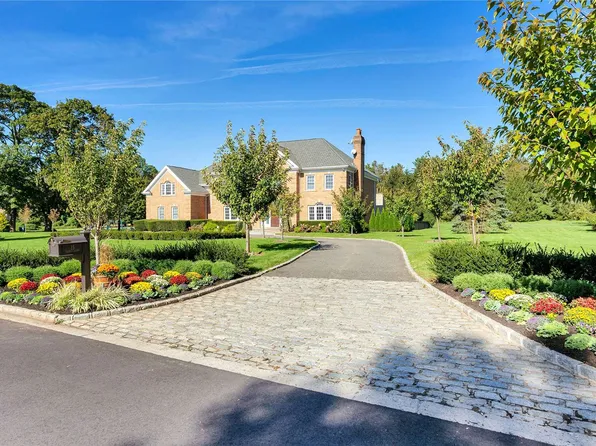 15 Stable Ct, Muttontown, NY 11732