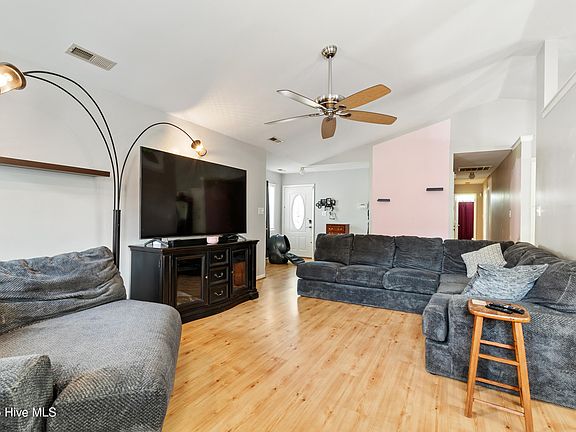 5th image of 125 Yellowwood Drive