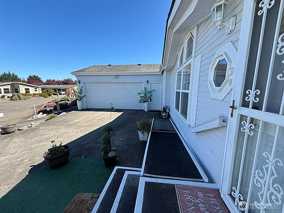 5th image of 617 N 7th Avenue