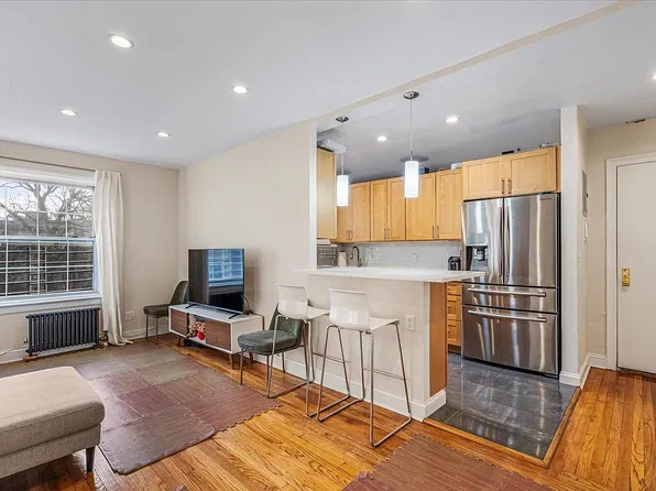 3047 Hobart St APT 3M, Queens, NY 11377