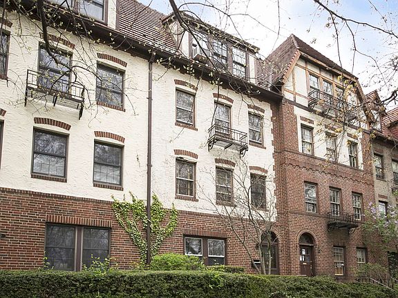2nd image of 164 Burns St