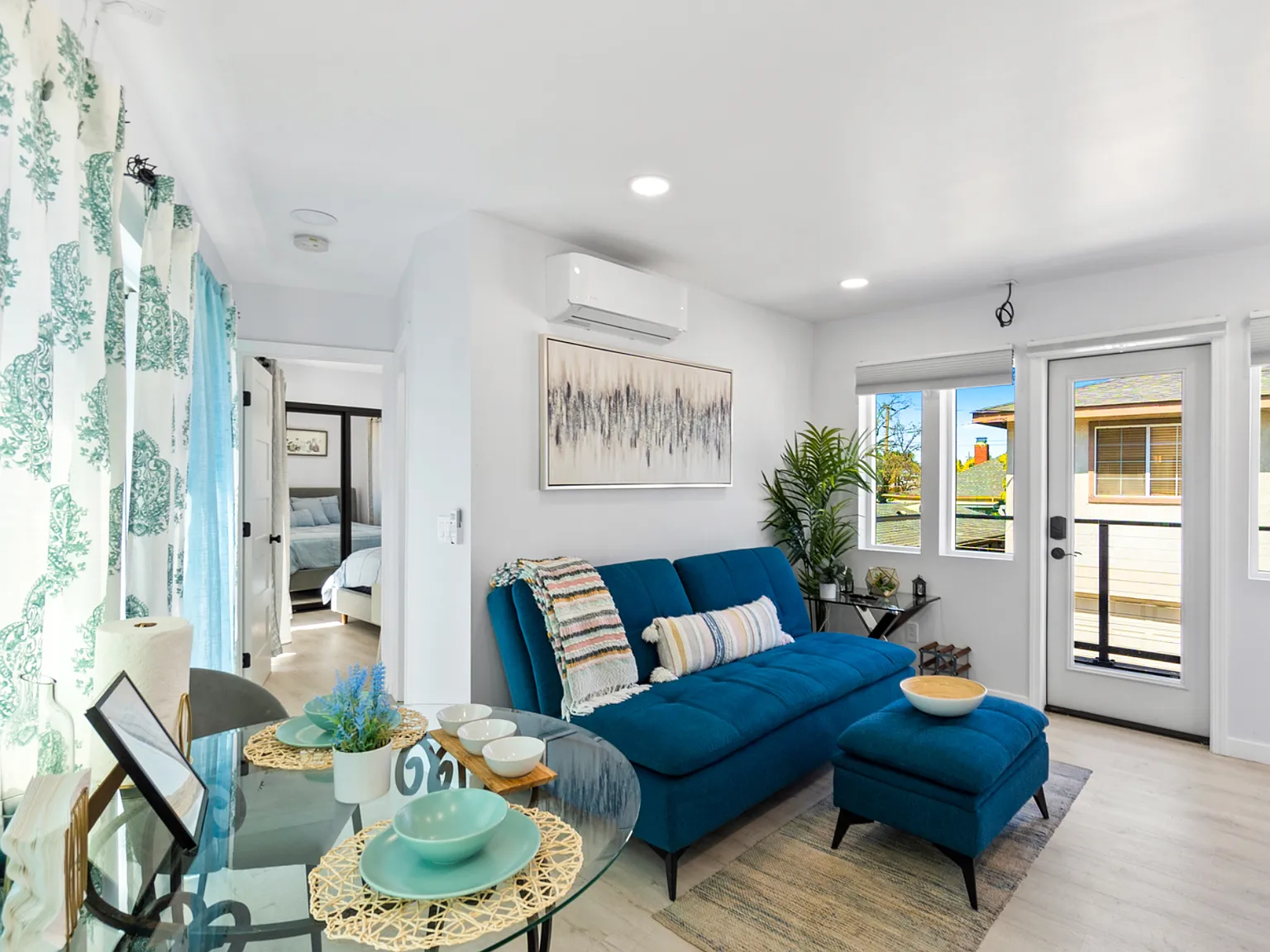 2 bed, 875 sqft, $6,200 — Photo 2
