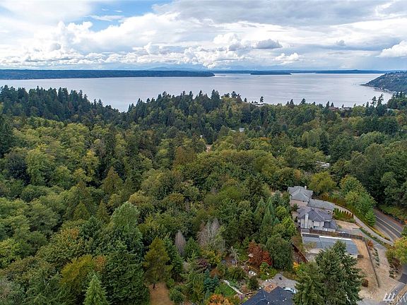 This aerial shot shows proximity to Seahurst park and Puget Sound. Seahurst Park greenbelt extends up from the beach behind the home and provides a permanent greenbelt. 
