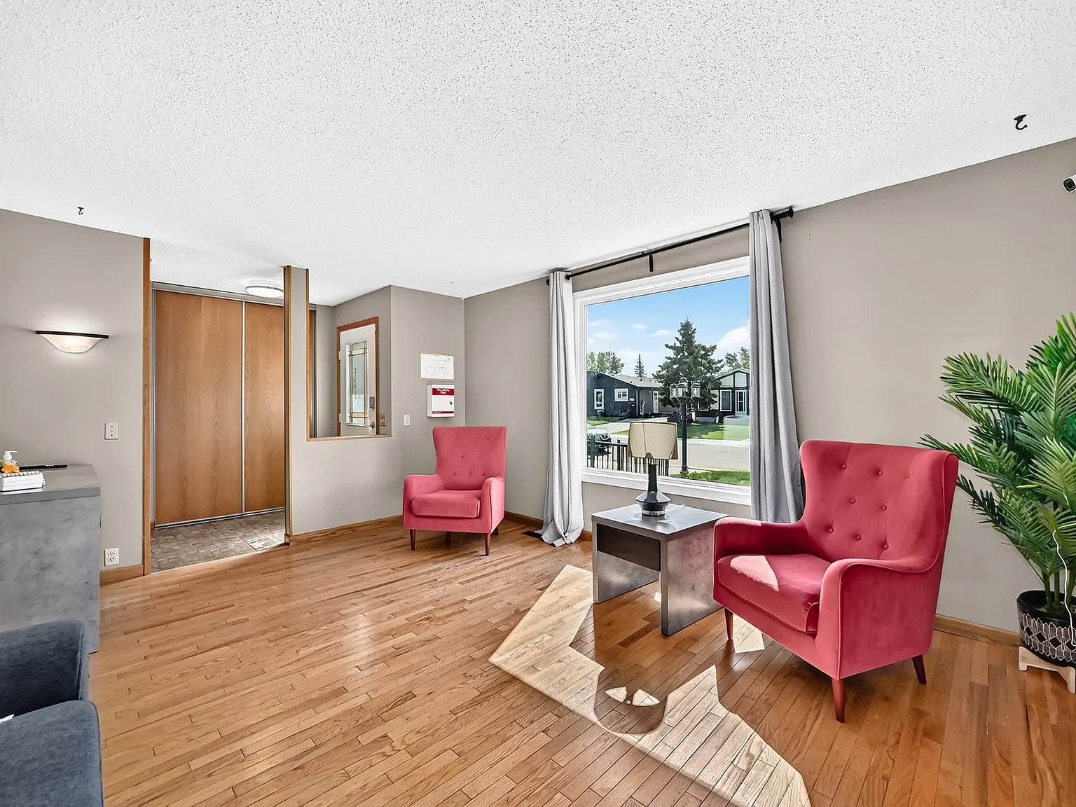 6 bed, 1170 sqft, $3,100 — Photo 2