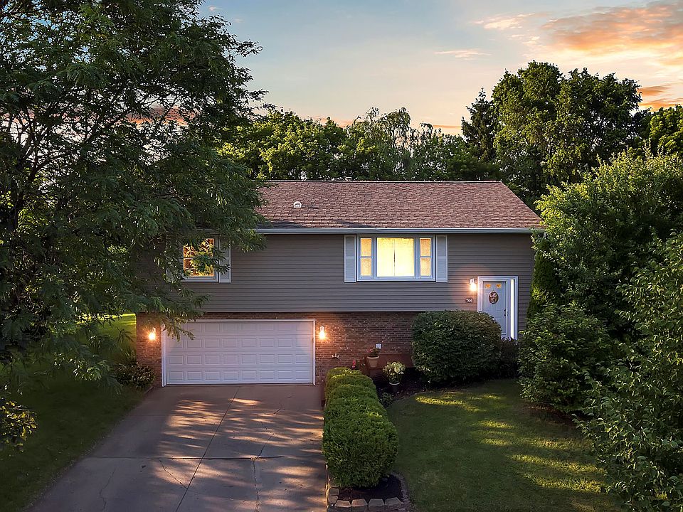 1st image of 706 E Amesbury Dr