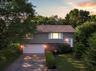 706 E Amesbury Dr, Dewitt, MI 48820