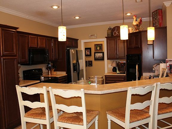 5th image of 684 Sunrise Dr