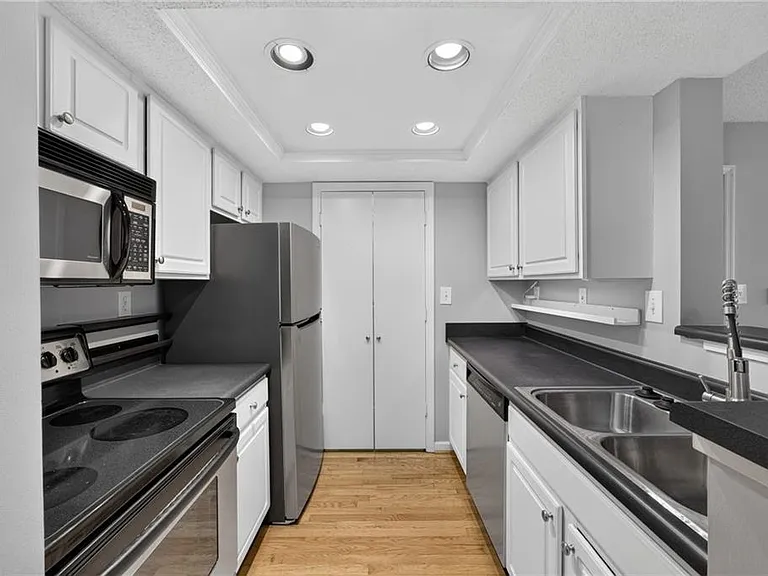 1021 Chastain Park Ct NE — Photo 8