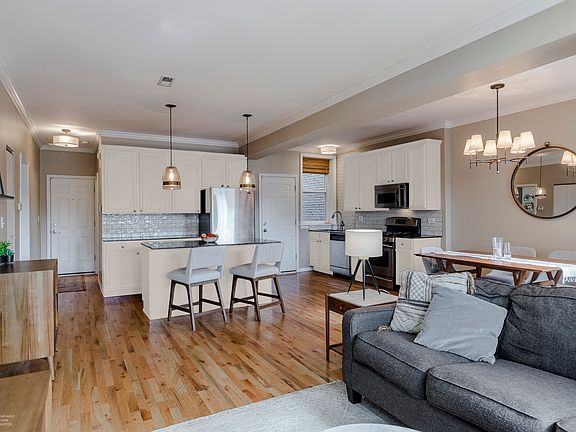 3rd image of 958 W Cuyler Ave APT 2S