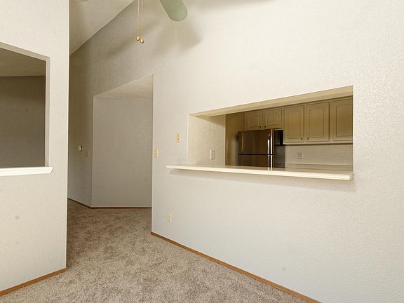 5th image of 2601 NE 4th St APT 631
