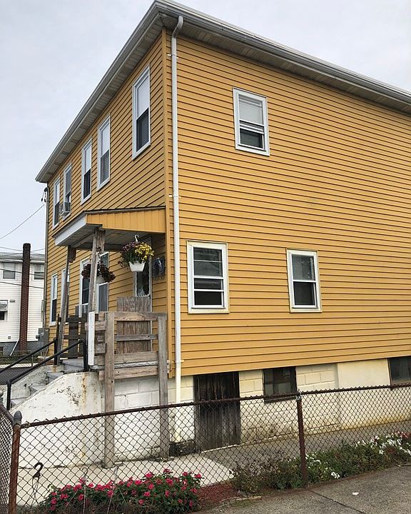 1st image of 25 Washington St #2