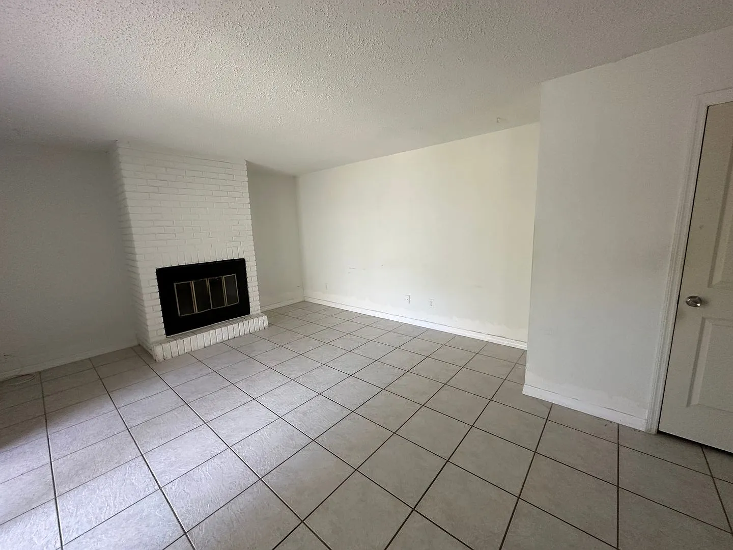 93 Springwood Square — Photo 2