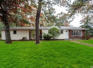 18 Hampton Bays Dr, Hampton Bays, NY 11946