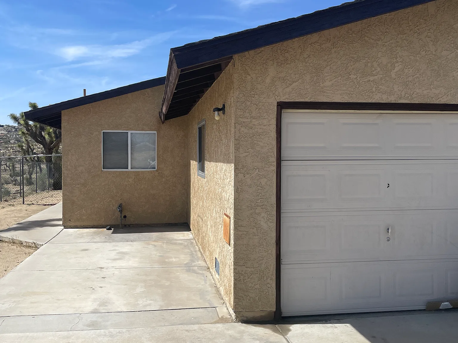 2 bed, 880 sqft, $1,350 — Photo 1