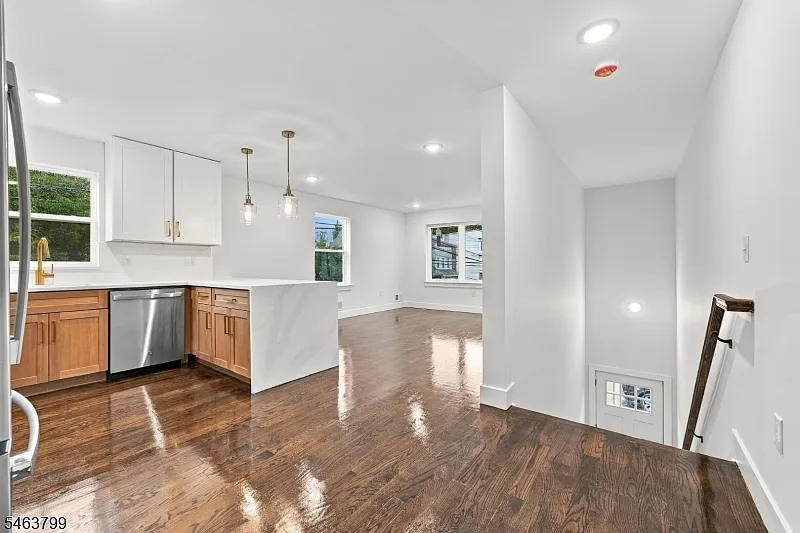 3 bed, 2.0 bath, $3,500 — Photo 3
