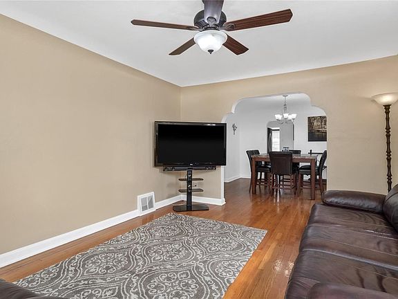 3rd image of 3416 Macklind Ave